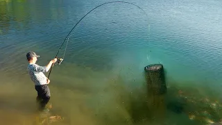 Рыбы в ШОКЕ и рыбаки тоже... ПРИКОРМКА В КОРМУШКАХ под водой! ТЕСТ на точность!