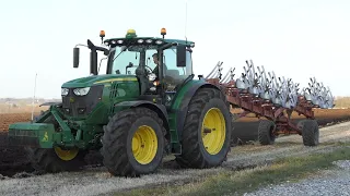 John Deere 6215R ploughing w/ 8-furrow Kuhn Vari-Manager Plough | Danish Agriculture