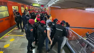 Lió en la estación Hidalgo linea 3