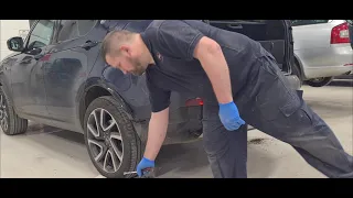 How to remove a 2019 Land Rover Discovery back bumper...