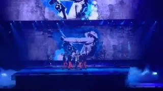 Waylon en Timor spelen zaal plat met Michael Jackson tribute