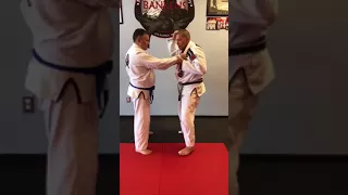 Jiu-jitsu defense against same side collar grab