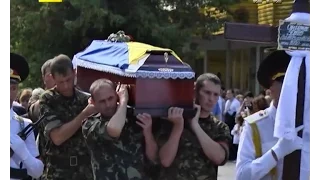 П’ятьох бійців, які полягли під Іловайськом, поховали сьогодні на Волині