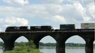 Short & Sweet NS Intermodal Train