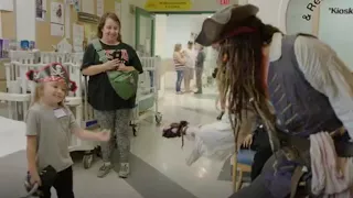 Johnny Depp surprises kids at hospital dressed as Captain Jack Sparrow