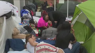 Over 700 migrants at Chicago's O'Hare Airport awaiting housing