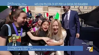 'Meloni pilota' osannata dai bambini, bagarre in studio e Ignazio La Russa interviene in ...