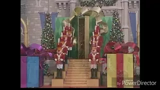 Original key: All I want for Christmas is you (Mariah Carey) 2004 at Disney Land