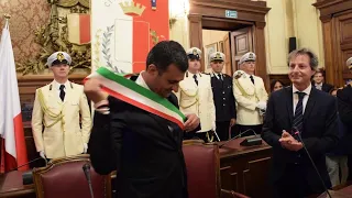 Bari, Decaro succede a se stesso: costretto a indossare da solo la fascia tricolore