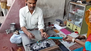 Lacquer Bangle maker in Churu Town of Rajasthan, INDIA