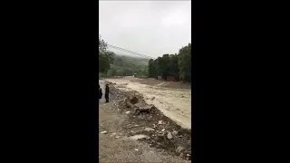 Türkeli'de dere taştı, geçici köprüler yıkıldı