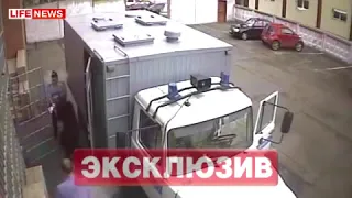 Заключенный вырвался из рук конвоиров