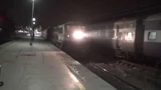 4500HP WDP-4B ACCELERATES LIKE 6000HP WAP-7 WITH KOYNA EXPRESS FROM THANE, MUMBAI