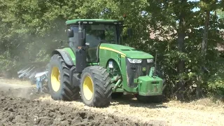 John Deere 8335R & trivomero Aldo Annovi