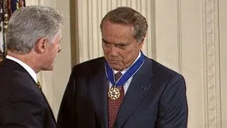 President Clinton Awards Senator Bob Dole the Presidential Medal of Freedom