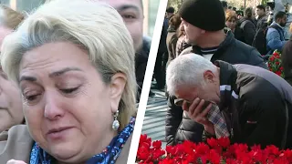 Слезы по убитым в азербайджанском Ходжалы. В Баку вcпоминают страшные события