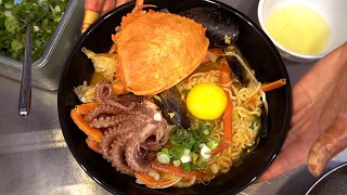 SPICY SEAFOOD NOODLES / Ramen made with red crab octopus / korean street food