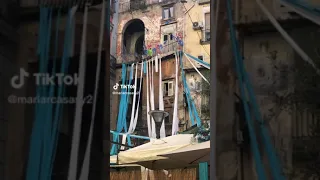 Ringhiera balcone cede per gli striscioni del Napoli