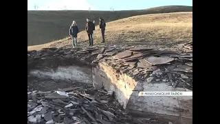 На юге края «черные» кладоискатели массово грабят древние курганы