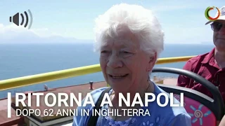 Ritorna a Napoli dopo 62 anni, non trattiene l'emozione ❤