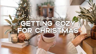 GETTING COZY FOR CHRISTMAS 🎄 | Minimalist Christmas Decor, Festive Coffee & Making Peppermint Bark