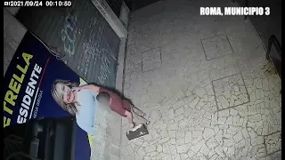 Meloni: Onorata nello scoprire che a Roma in piena notte c’è gente che pensa a disegnarmi dei baffi