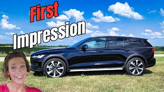 My FIRST Look at the 2023 Volvo V60 Cross Country!