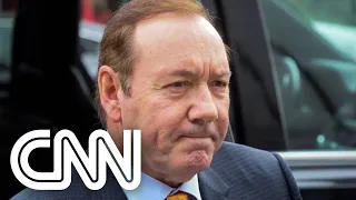 Ator Kevin Spacey é inocentado em acusação por assédio | JORNAL DA CNN