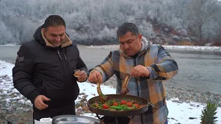 Выехали в красивое место и пожарили сочное мясо на сковороде, рецепт из баранины