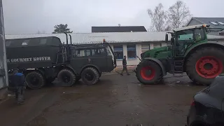 Fendt 939 vs. Tatra 813...  read the description