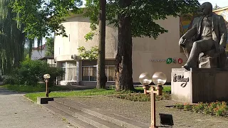 Трускавець 2022: майдан Кобзаря біля палацу культури імені Тараса Шевченка в Трускавці