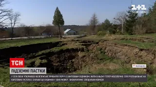 Новини України: у селі Піски утворилося велетенське провалля просто впритул до будинку