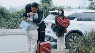 Blatant President Hugs Strange Girls On The Road To Make Her Lover Crazy And The End - Episode 1101