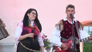 Ansambel Grand kvintet - Mlada ženka (v živo)