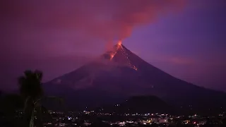 Timelapse of Mayon volcano erupting during sunrise