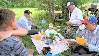 Наши славные  Сибирские покосы. От оводов нет спасу, такого еще не было.