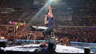 COLDPLAY LIVE IN PARIS 16/07/17 ALWAYS IN MY HEAD & MAGIC & EVERGLOW PLUS CM TAKES MY SCOTLAND FLAG