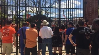 Orioles and White Sox play to empty stadium