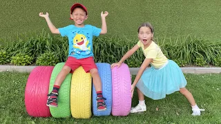 София и Макс изучают цвета! Sofia and Max play with colored wheels