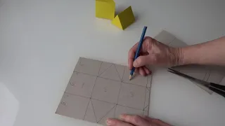 Призма треугольная из картона