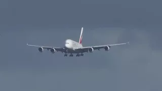 UNGLAUBLICH! AIRBUS A380 HARD CROSSWIND LANDING IN DUESSELDORF