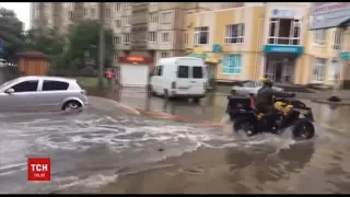 Буревій пронісся Луцьком. Місто затопило і засипало градом