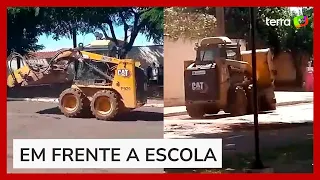 Funcionário é demitido após fazer manobras com mini carregadeira no interior de SP