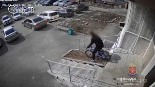 В Кемерове полицейские раскрыли кражу велосипеда и самокатов из подъезда многоквартирного дома