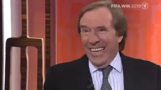 Delling und Netzer lachen sich schlapp (WM 2010 Vuvuzela)