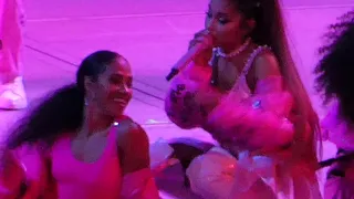 Ariana Grande - 7 Rings  (Live in Philadelphia Sweetener World Tour 2019)