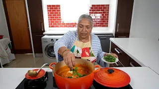 Making simple and easy tomato soup - perfect for colder winter months!