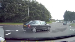 Vauxhall Astra doesn't give way!