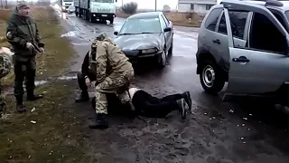 Видео расправы сотрудников СБУ над мирным жителем