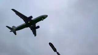 Airplane landing uzbekistan airlines A320 (Loud noise WARNING)